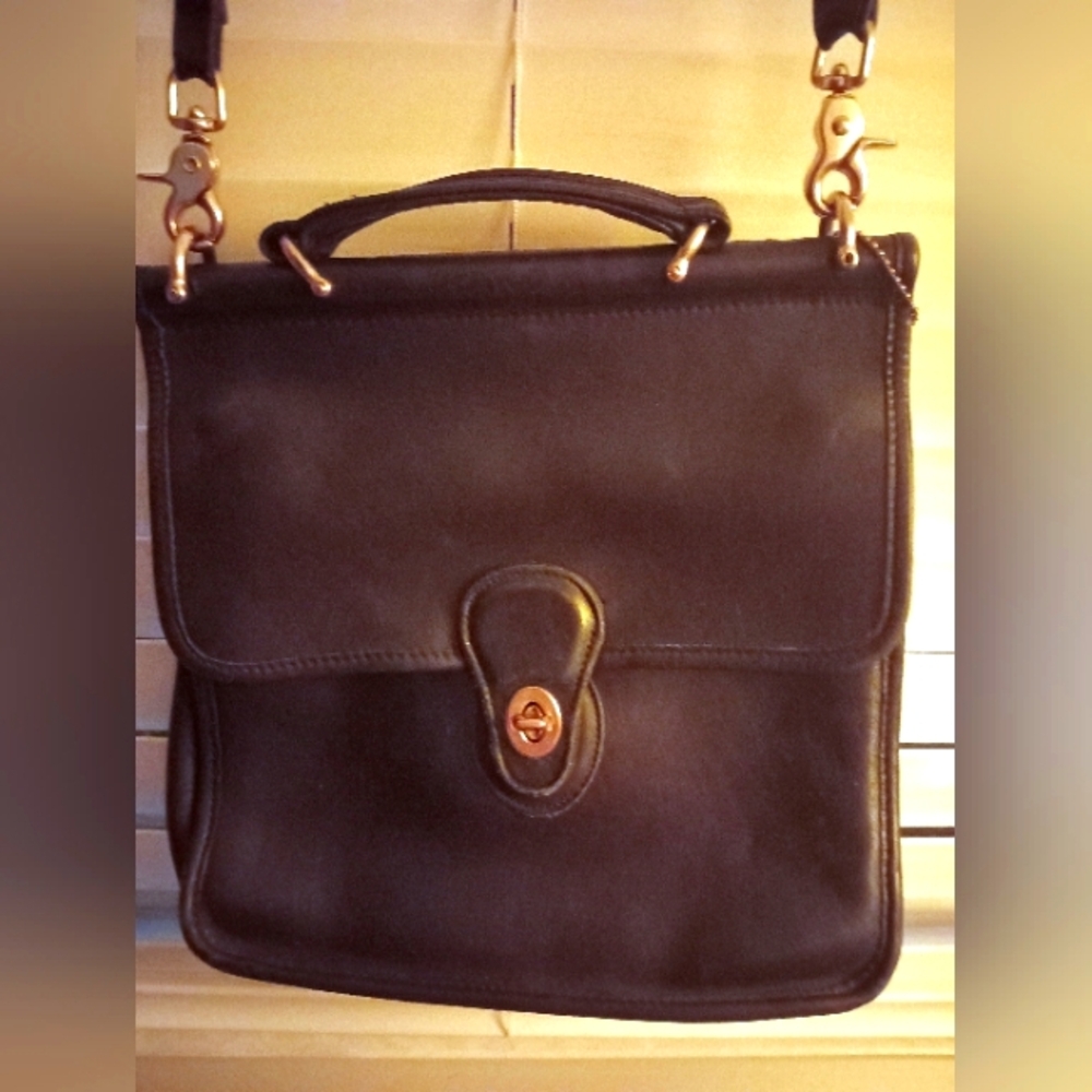 Classic Coach Black Leather Purse
